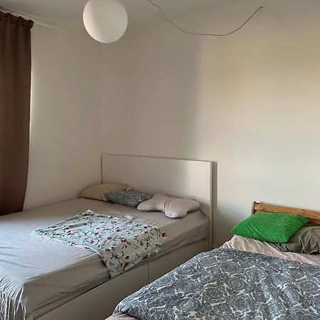 A In A Shared شقة Skovlunde